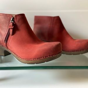 Dansko nubuck booties sz 39